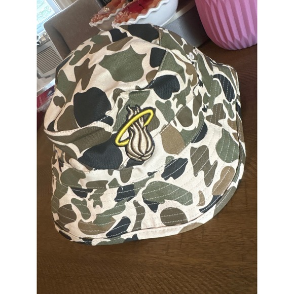 New Era Other - New Era Miami Heat Duck Camo Bucket Hat Mens One Size Green Tan NBA Basketball